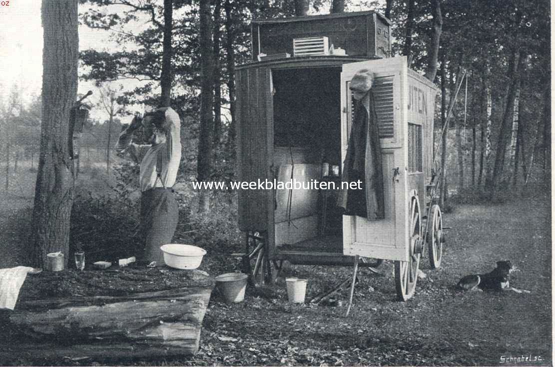 In een woonwagen door Nederland. Aan het toilet