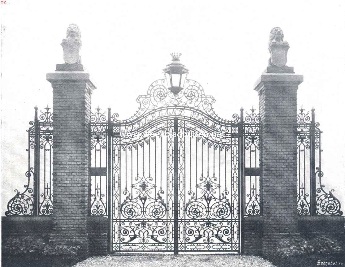 De Nederlandsche tuin op de Brusselsche Wereldtentoonstelling. Hek in Louis XIV stijl tegenover den uitgang van het Ned. Paviljoen op de Brusselsche Tentoonst. Inz. L. Ringlever, Rotterdam