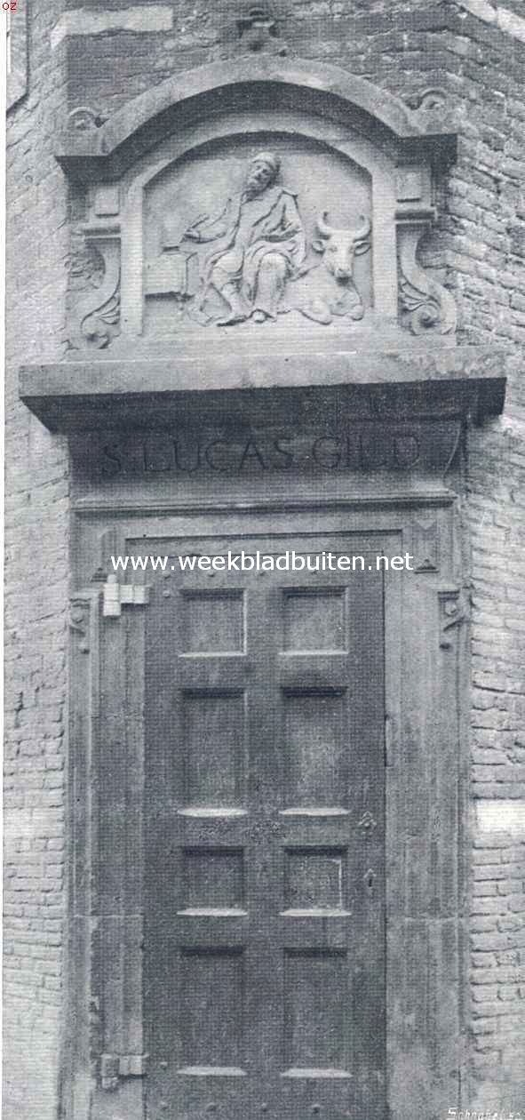 Een mooi gebouw in Amsterdam. De Waag te Amsterdam. Een der poortdeuren 1