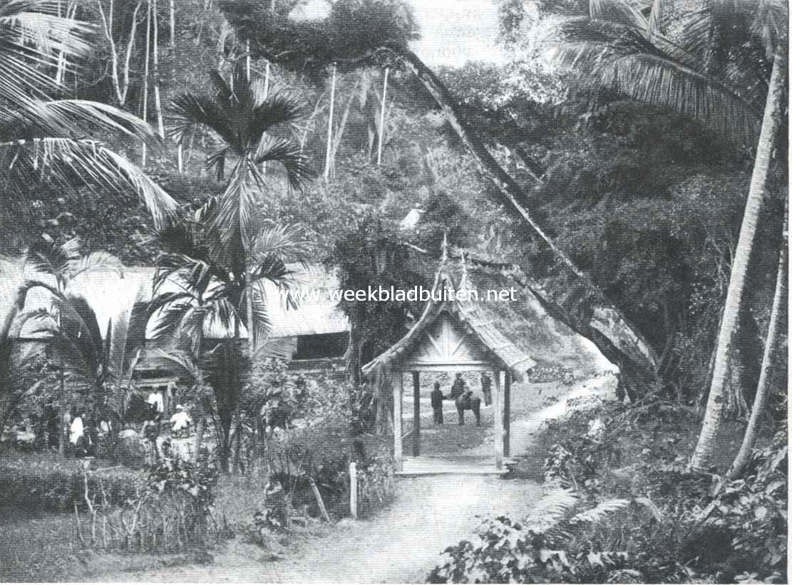 Van Sumatra's Westkust. Kampong interieur (Soengy Lassie)