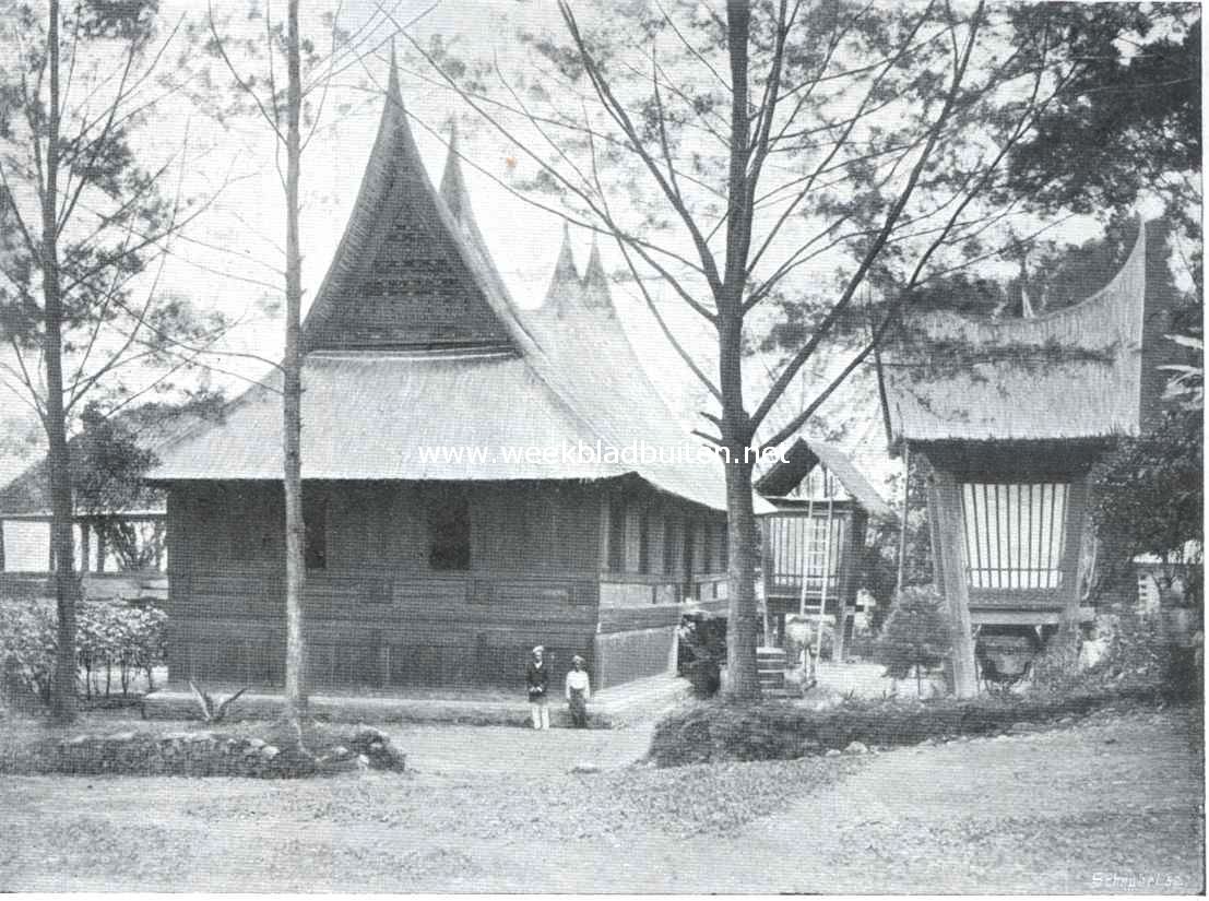Van Sumatra's Westkust. Huis met rijstschuren