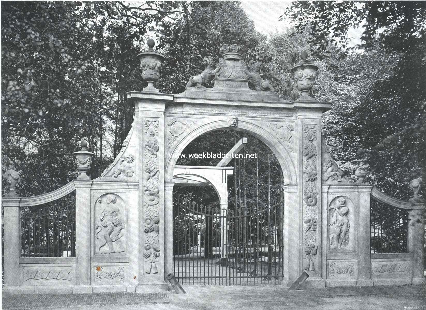 Huize Nienoort (Gr.). De hoofdpoort