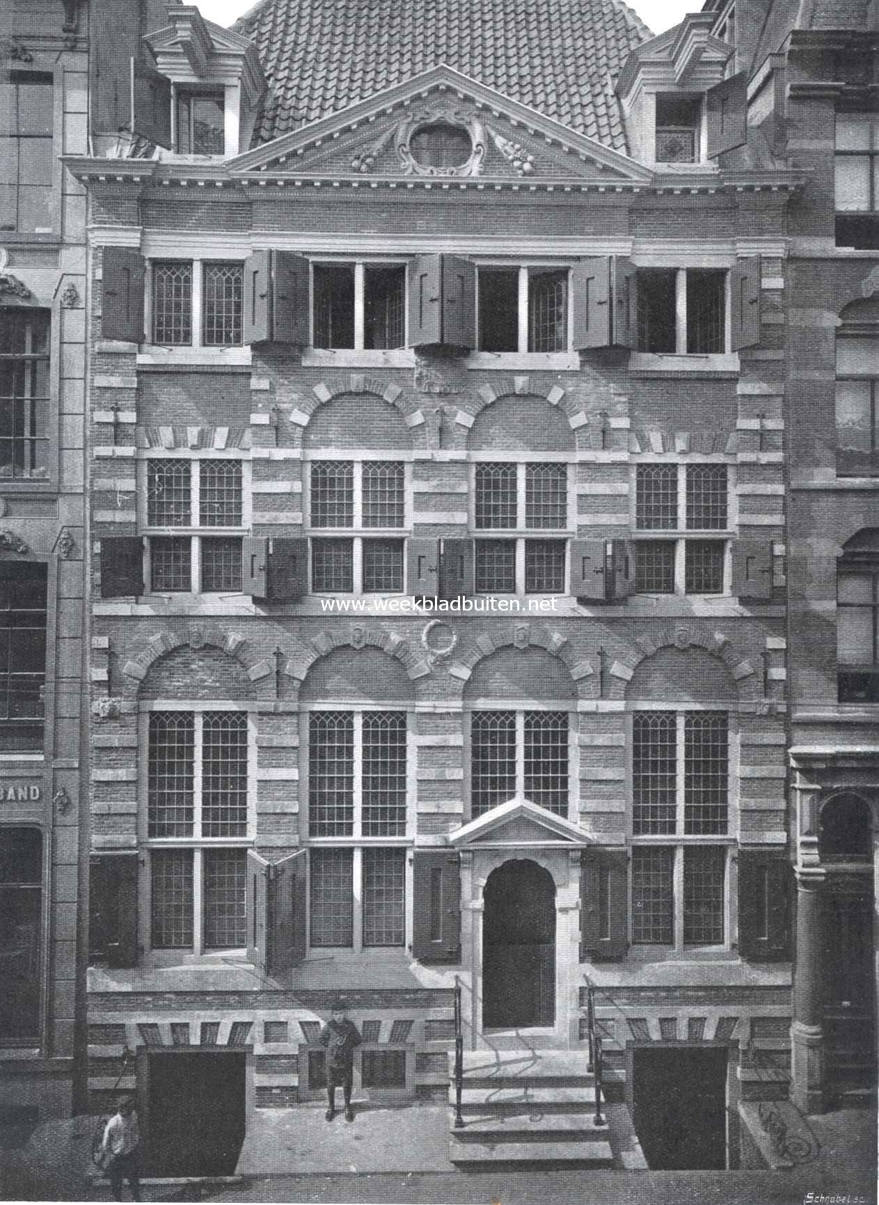 De gerestaureerde voorgevel van het Rembrandt-huis