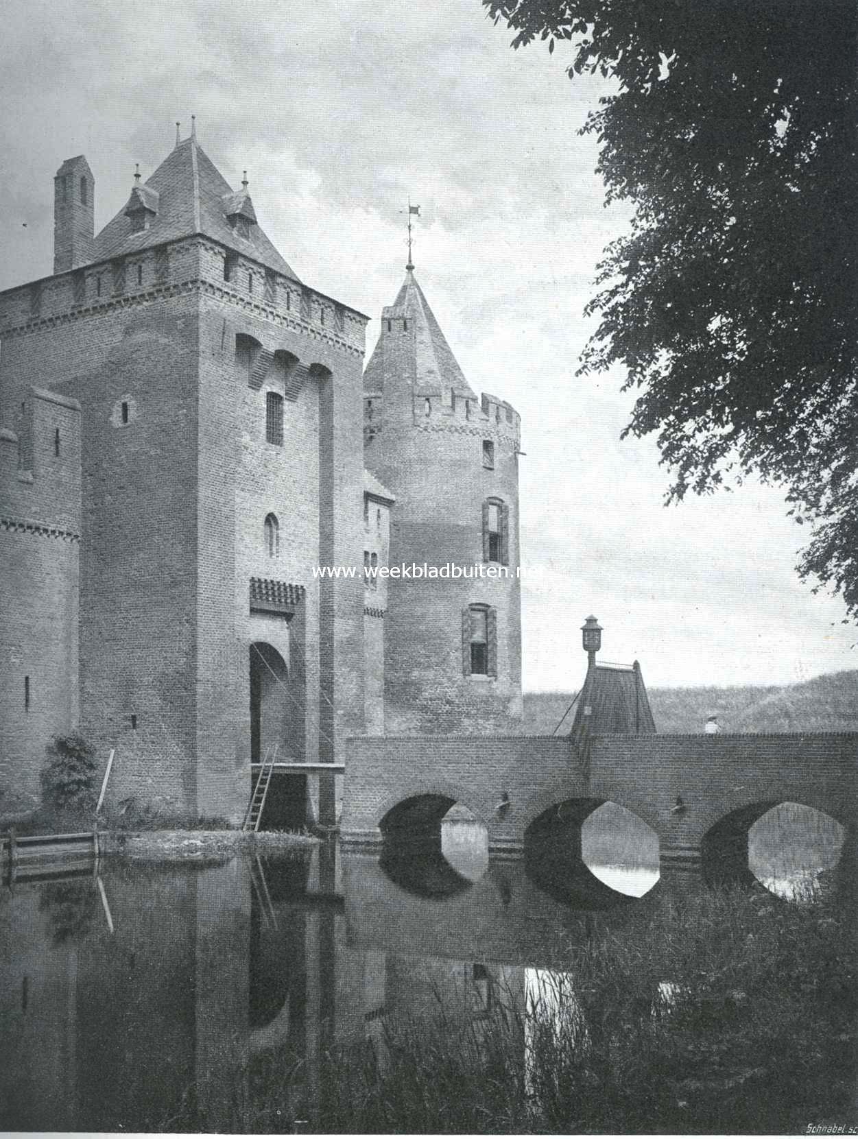 Het Muiderslot. De brug met poorttoren