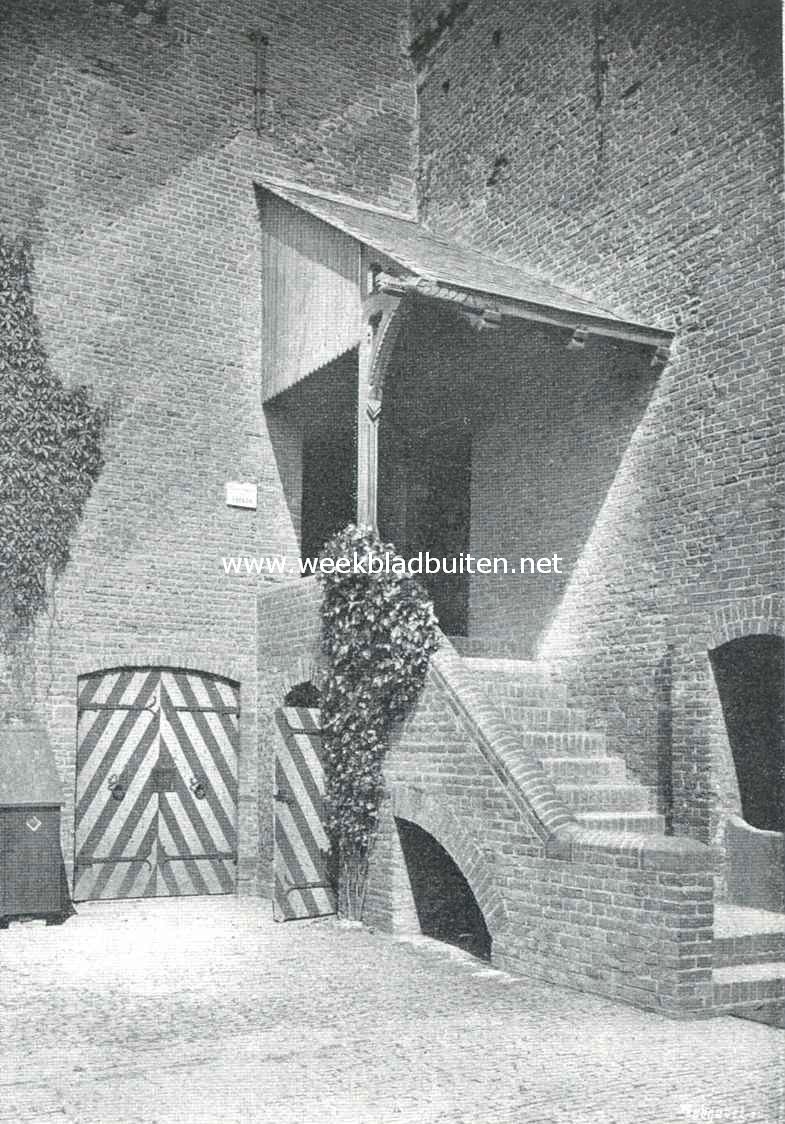 Het Muiderslot. De ingang op de binnenplaats