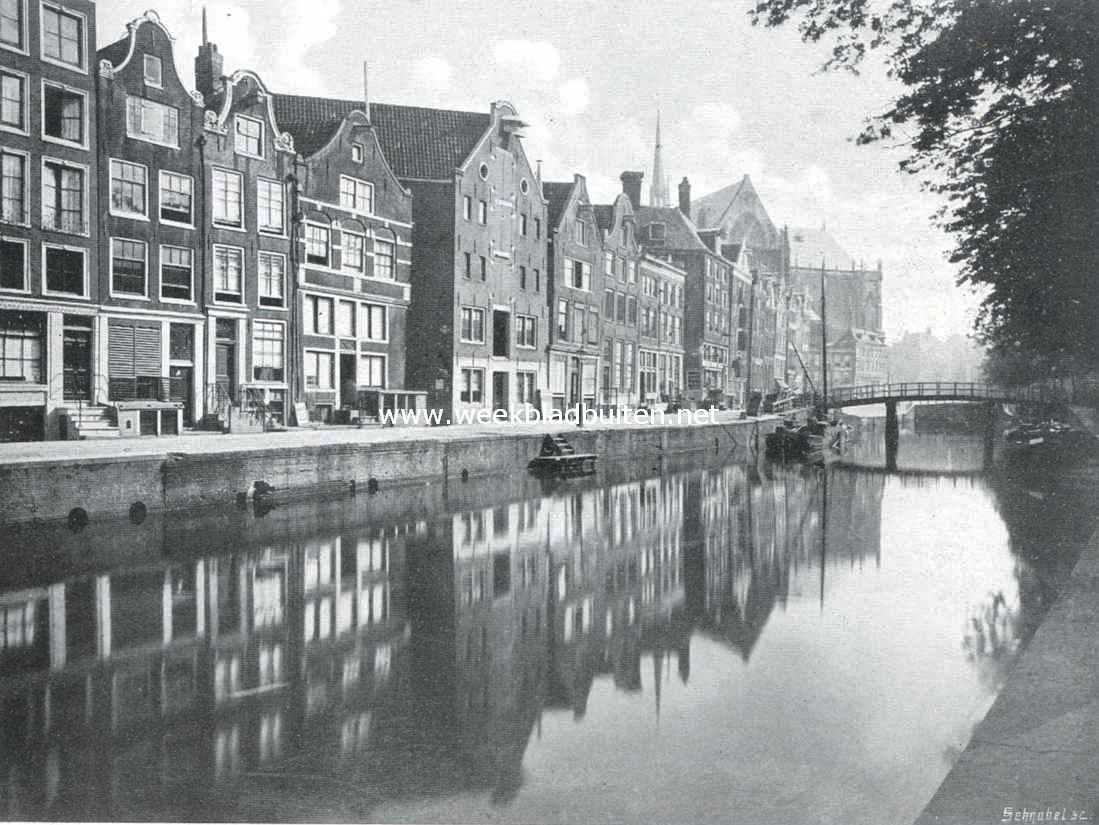 De Nieuwezijds Voorburgwal. Ongedempte Nieuwezijds Voorburgwal bij de Geertruidensteeg