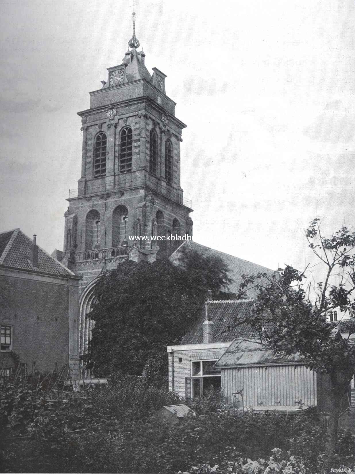 De Bartholomeustoren te Schoonhoven, dagteekenend uit het einde der 14e eeuw, die nu wegens zijn hellenden stand (een afwijking van 1.38M.) met afbraak wordt bedreigd