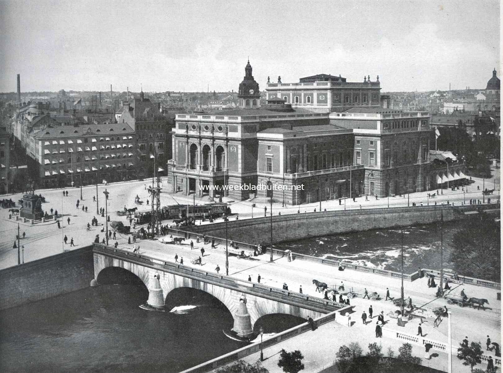 Stockholm. De Norrbro met het Koninklijke Theater