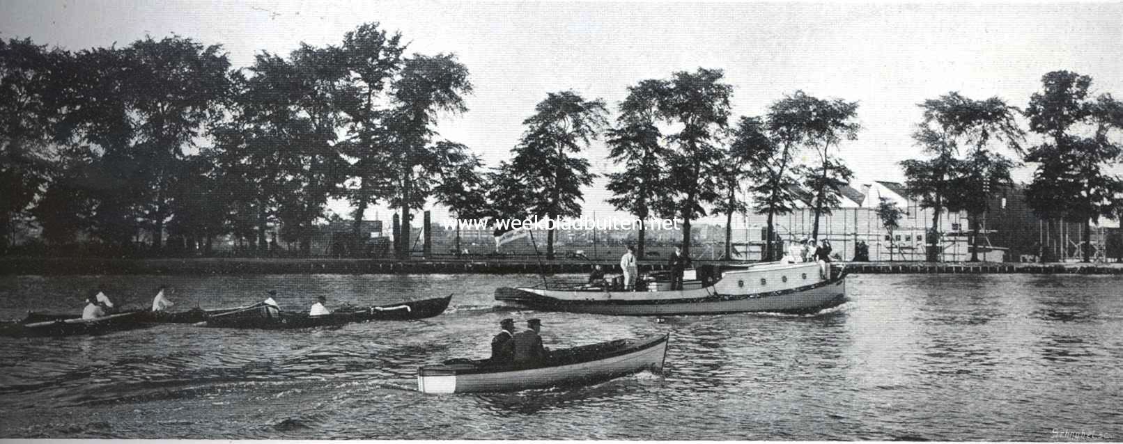 Roeien en zeilen met wherries. Zeilwedstrijd voor wherries op 10 September op den Amstel. IV. Een door bevriende sportsmen belangeloos ter beschikking gestelde motorboot sleept de deelnemers weer naar het punt van vertrek terug om den eindwedstrijd te zeilen