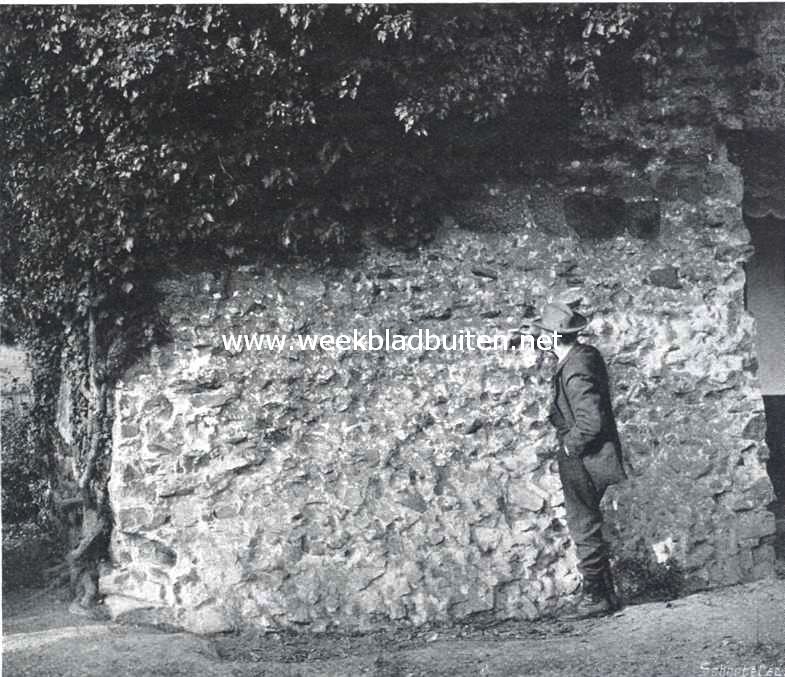 Kistwerk of aaneengegoten muur der rune Merum (L.)