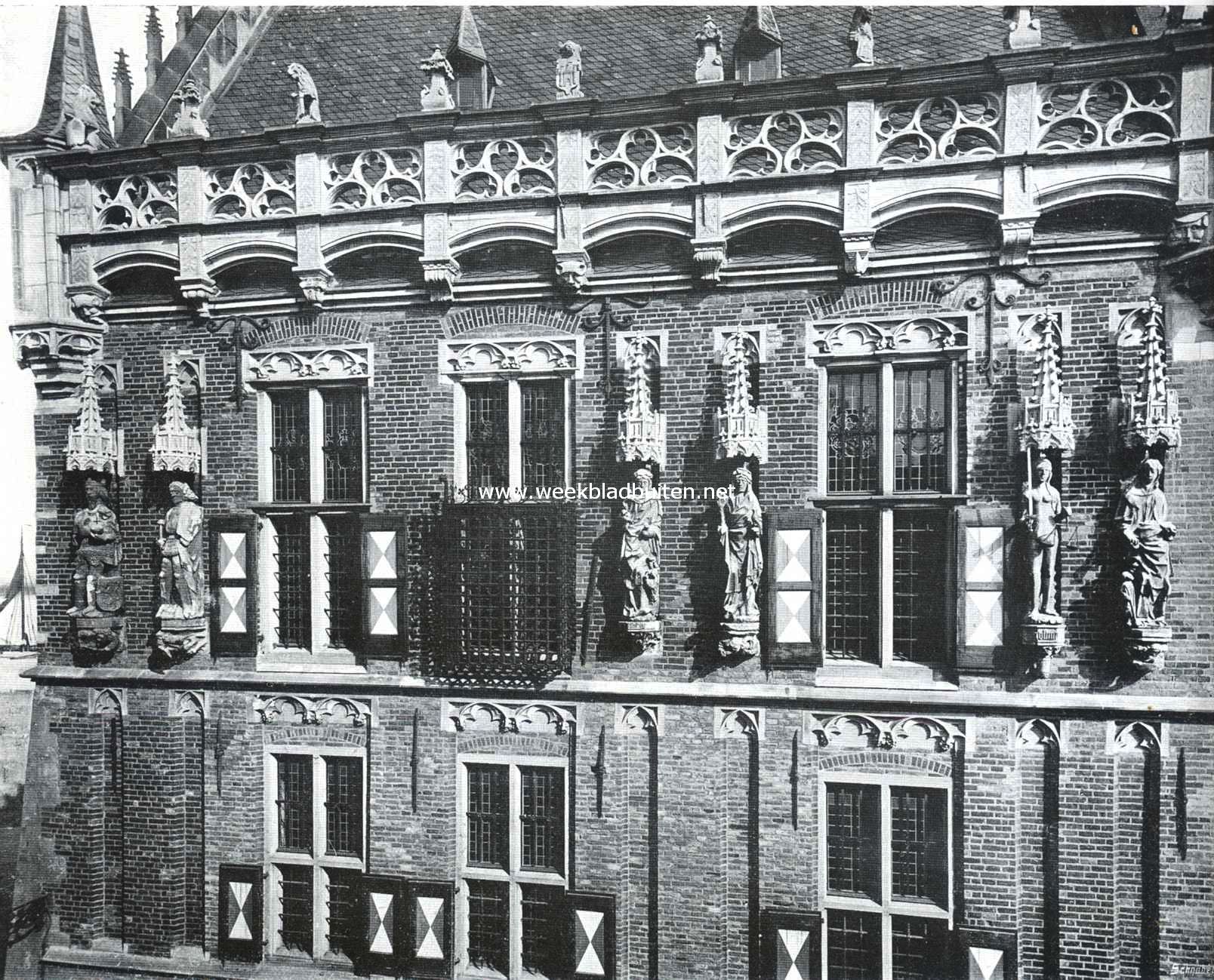 Kampen. Gevel van het raadhuis te Kampen