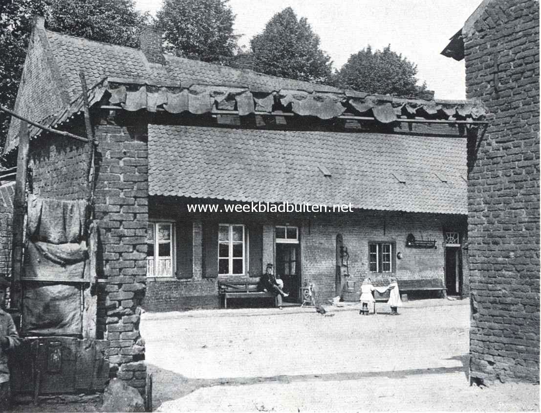 Binnenplein met woonhuis in Limburg