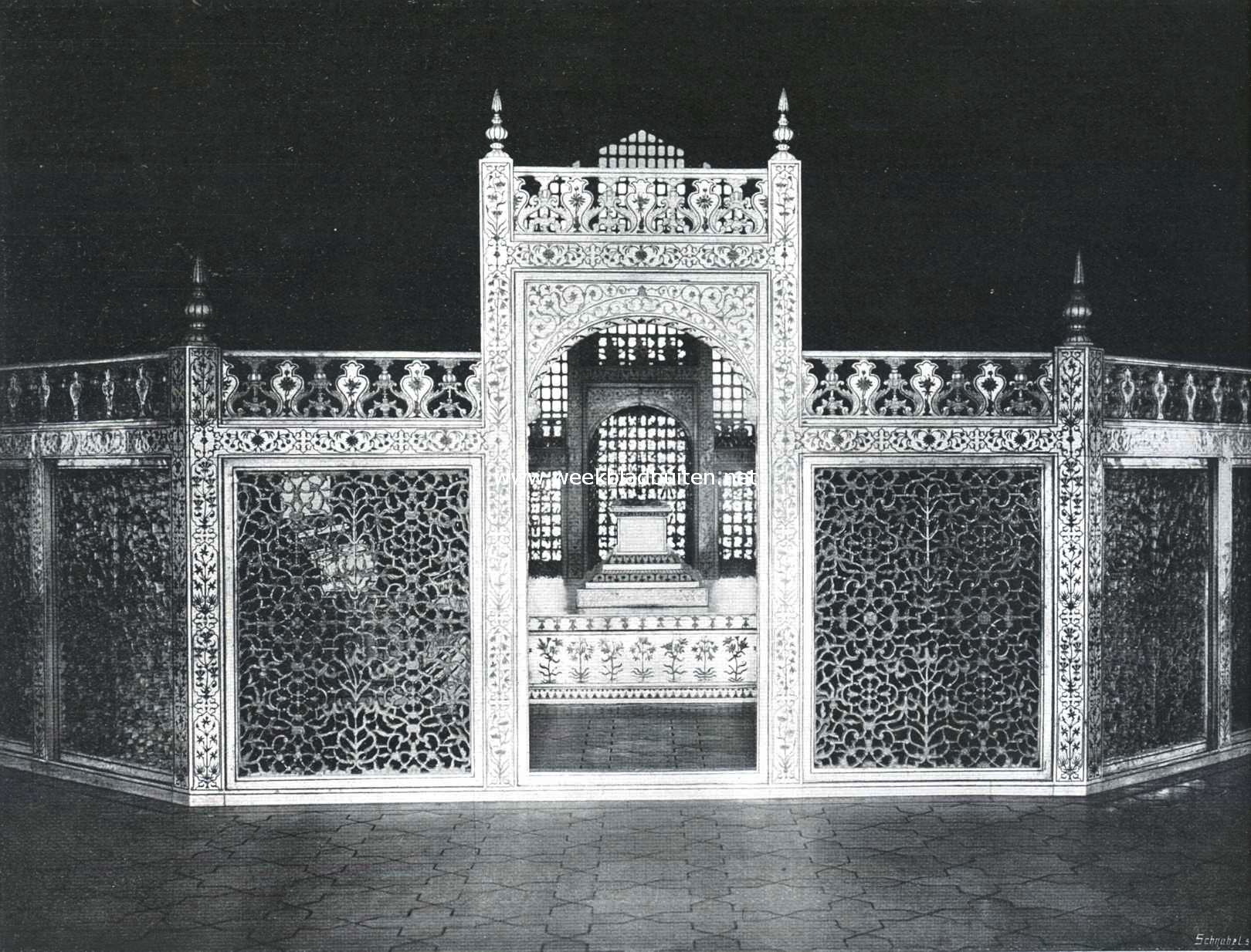 Grafmonument van Shah Jehan en zijne vrouw Muntaz-I-Mahal. De tombes zijn van wit marmer ingelegd met kostbare steenen. Deze praalgraven zijn omsloten door een sierlijk hekwerk. De binnenste duisternis doen de graven niet geheel tot hun recht komen. Dit geheel staat midden in 't beroemde mausoleum de 
