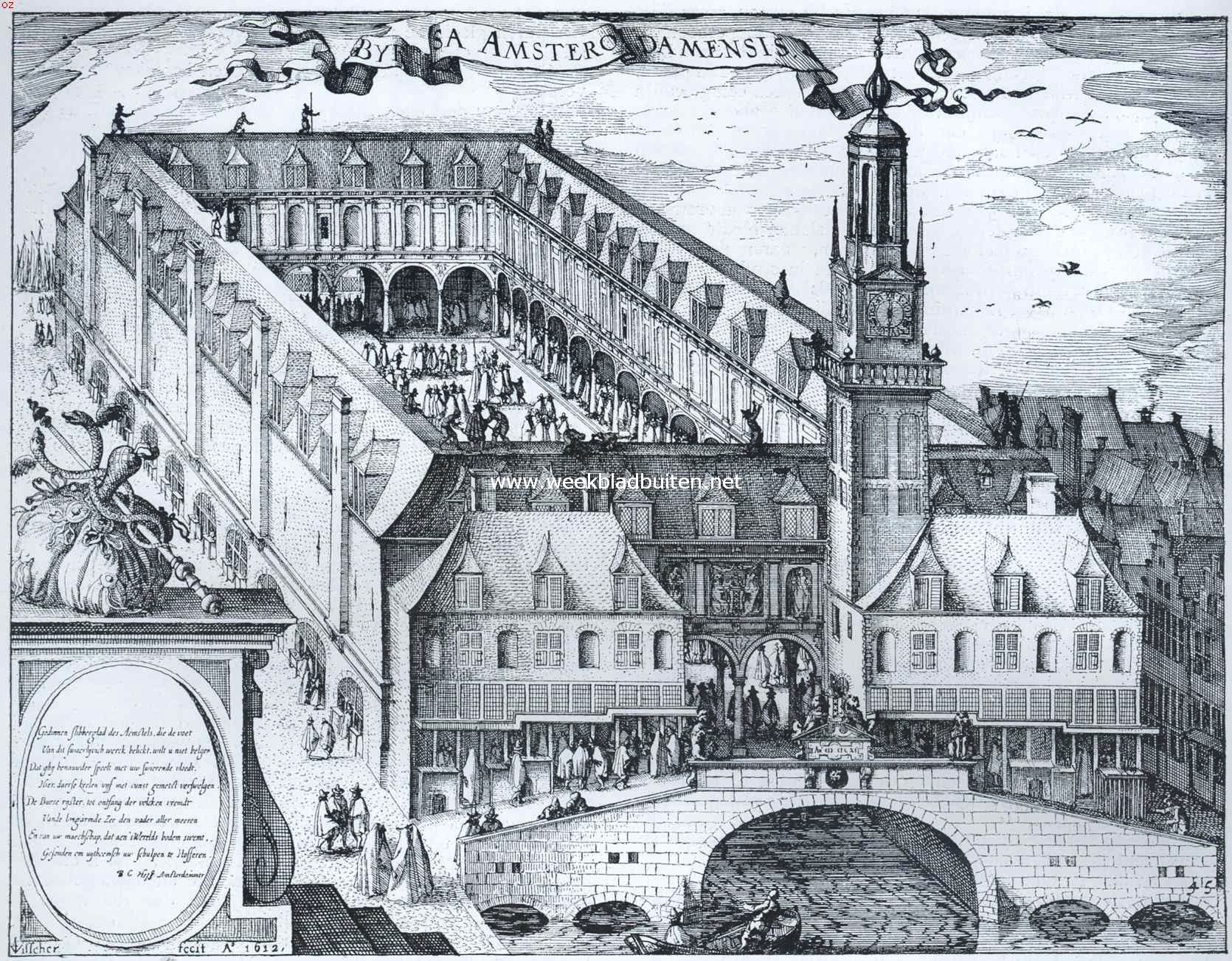 De Dam gedurende vijf eeuwen. De Dam. Een historische plek waar men nu gaat afbreken. De beurs in vogelvlucht gezien in 1612. (Naar eene ets van Cl. Jansz. Visscher)