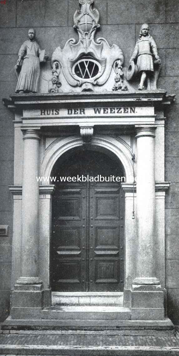 Zwolle. Het Huis der (Hervormde) Weezen. Een gewezen nonnenklooster uir de 14 e eeuw, toegewijd aan St. Cecilia. Reeds van het begin af stond het bekend onder den naam van 't Olde of Kinderhuis, omdat de burgers hun meisjes hierheen zonden om onderwezen te worden in 