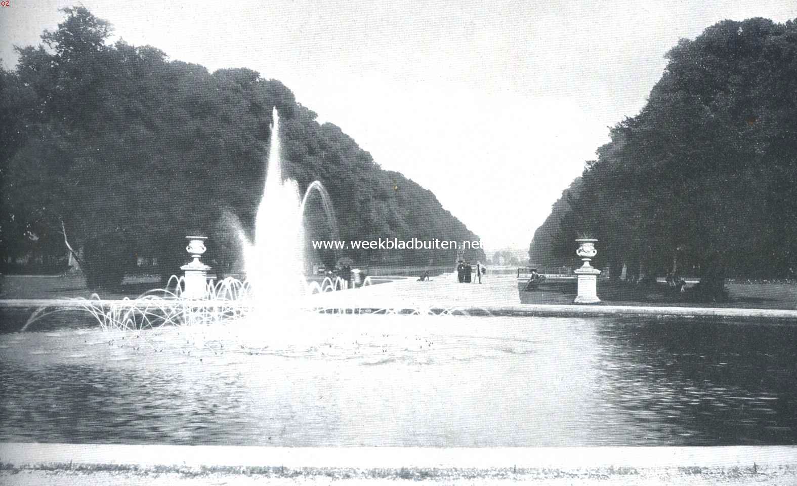 Een bezoek aan Hampton Court Palace. Gezicht op de Groote Fontein in het park