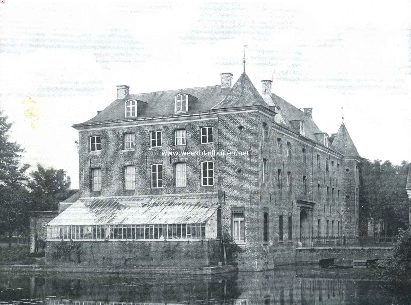 De Holtmeulen of Holtmhle bij Tegelen (L.) en het dorp. Gezien van de Zuid-Oostzijde