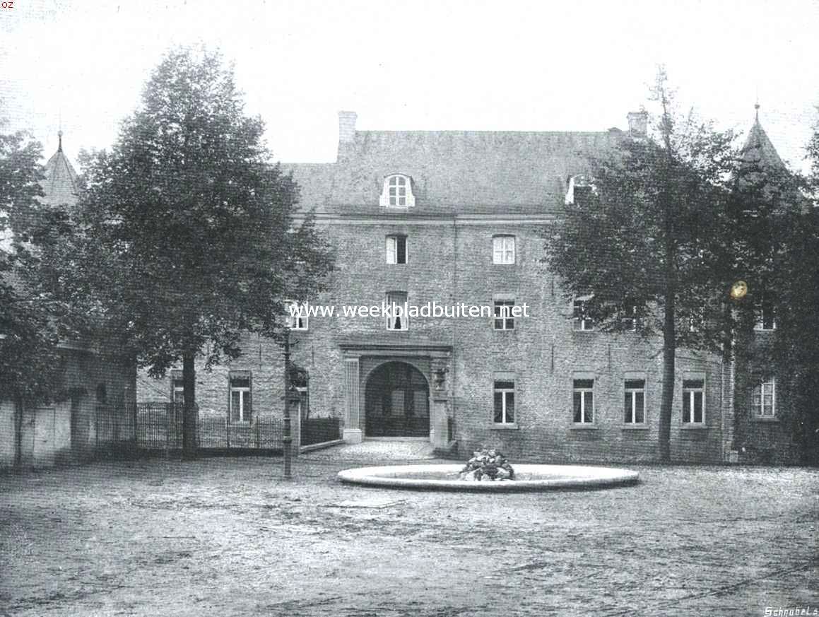 De Holtmeulen of Holtmhle bij Tegelen (L.) en het dorp. Hoofdingang