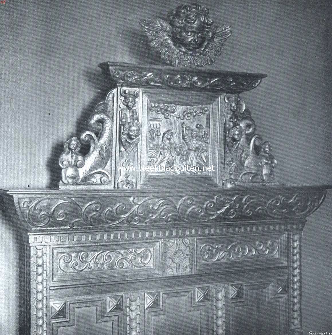 De Holtmeulen of Holtmhle bij Tegelen (L.) en het dorp. Hoofdeinde van een ledikant
