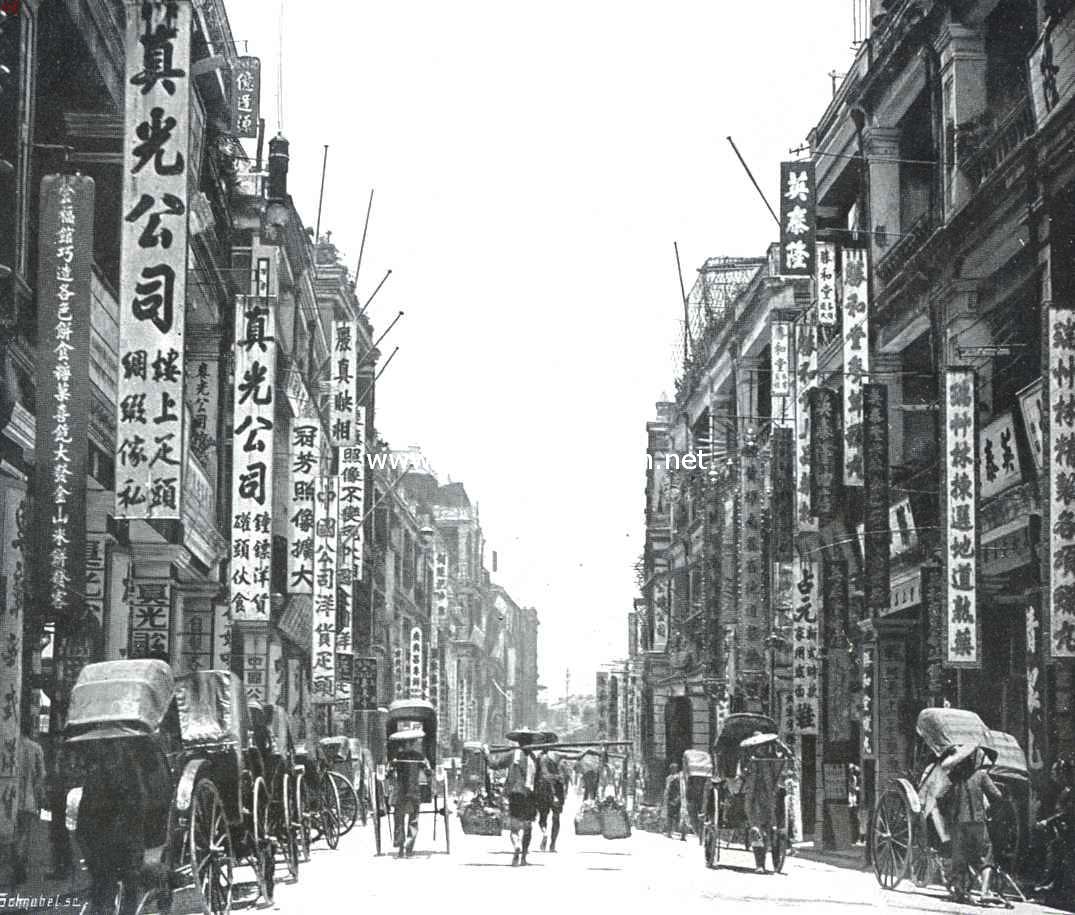 Hongkong. Winkelstraat in de Chineesche wijk