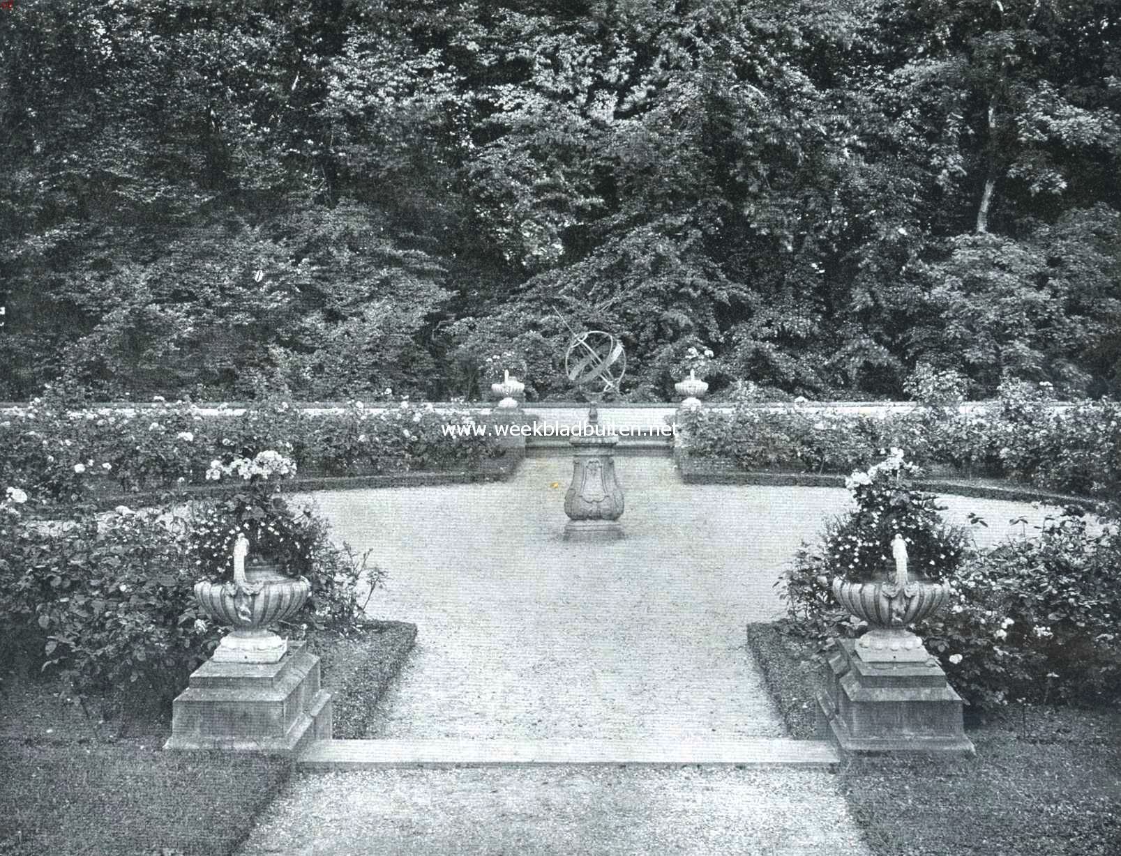 Tuinaanleg bij het Kasteel Middachten. Het Rosarium met zonnewijzer