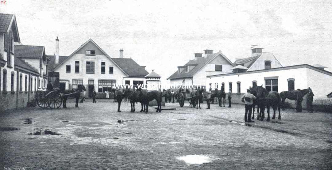 Landgoed Johanna-Hoeve. Na het schaftuur op het binnenplein der boerderij