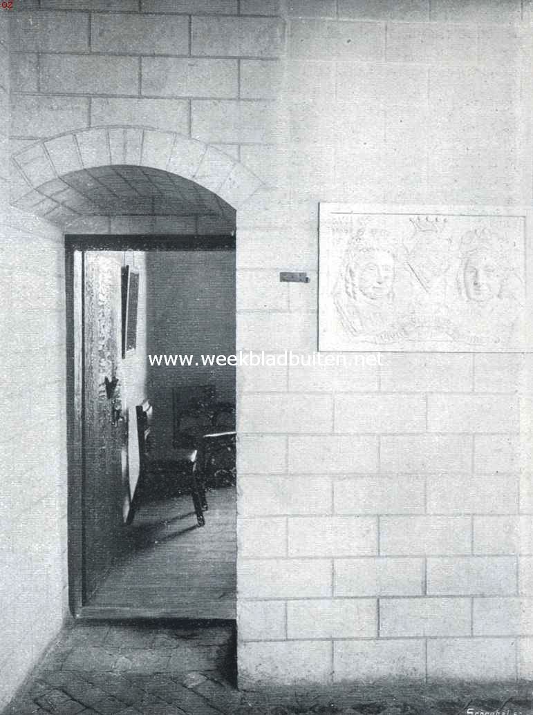 Nederhorst (-Den-Berg). De Kerk. De consistorie-kamer met den gedenksteen van de dames Warin, rechts in de muur
