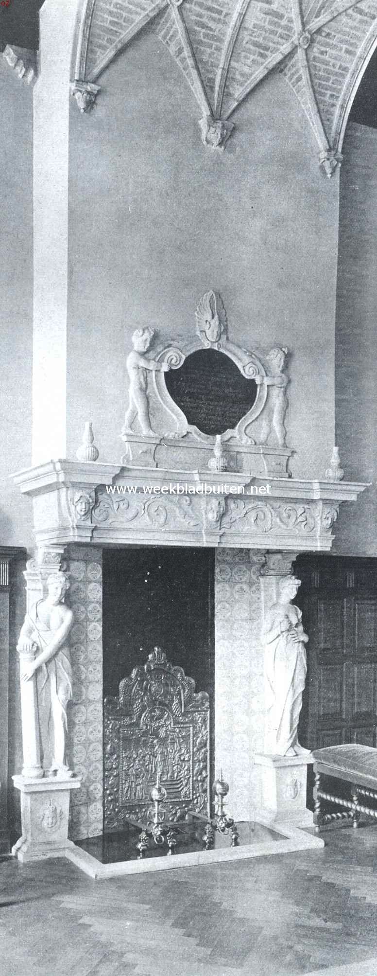 Heringa-State en het Popta-Gasthuis te Marsum bij Leeuwarden. Heringa-State. De schouw in de Groote Zaal