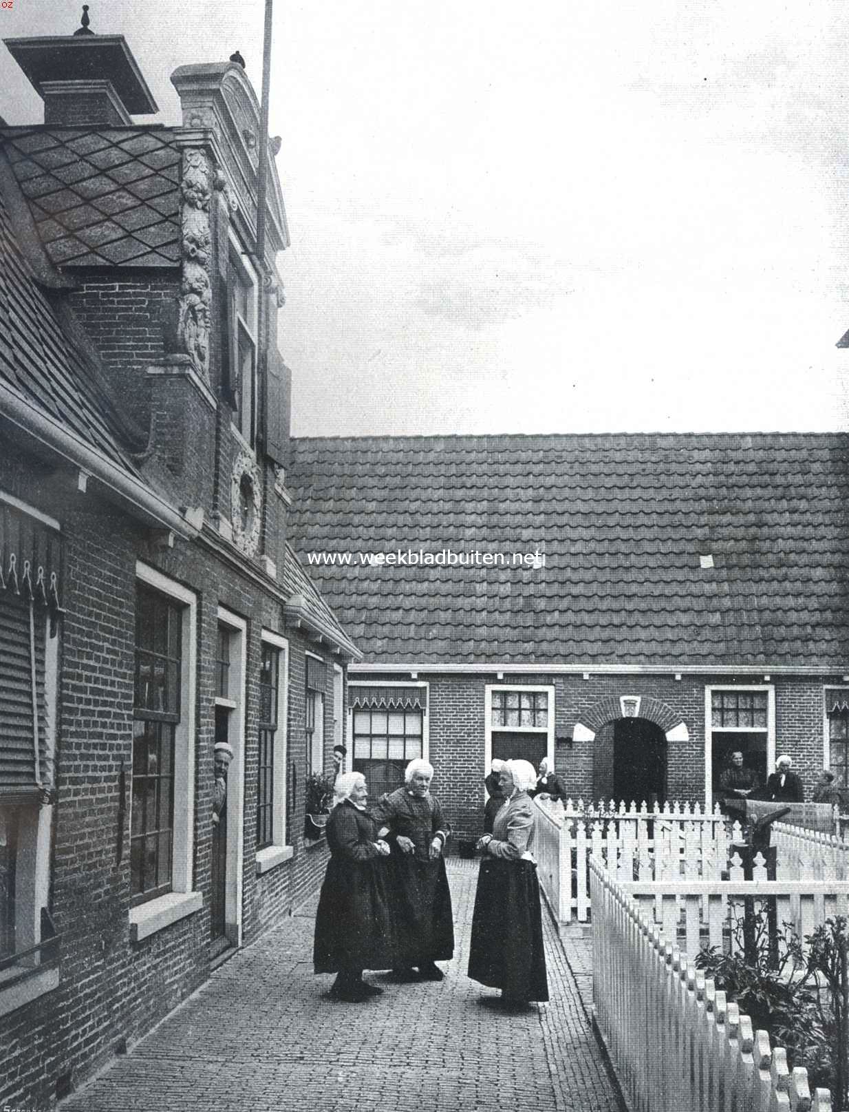 Het Popta-Gasthuis te Marsum bij Leeuwarden. De woningen der oude vrouwen