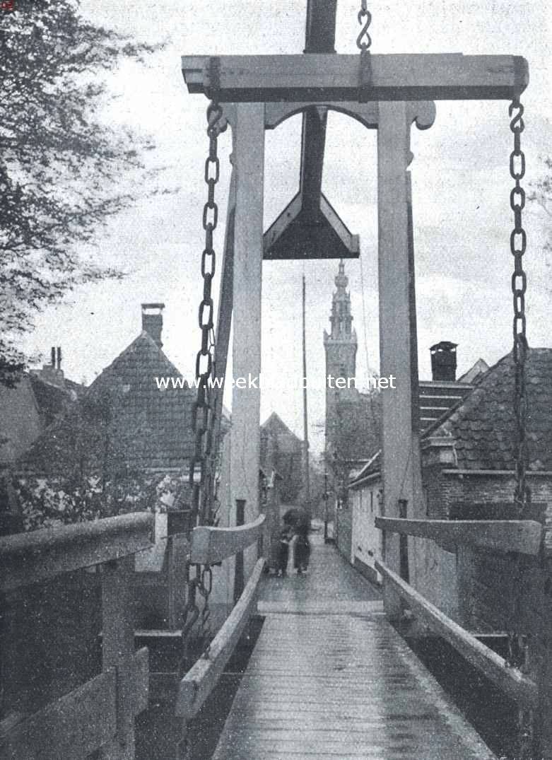 Edam. Kwakelbrug te Edam. Op den achtergrond den Speeltoren