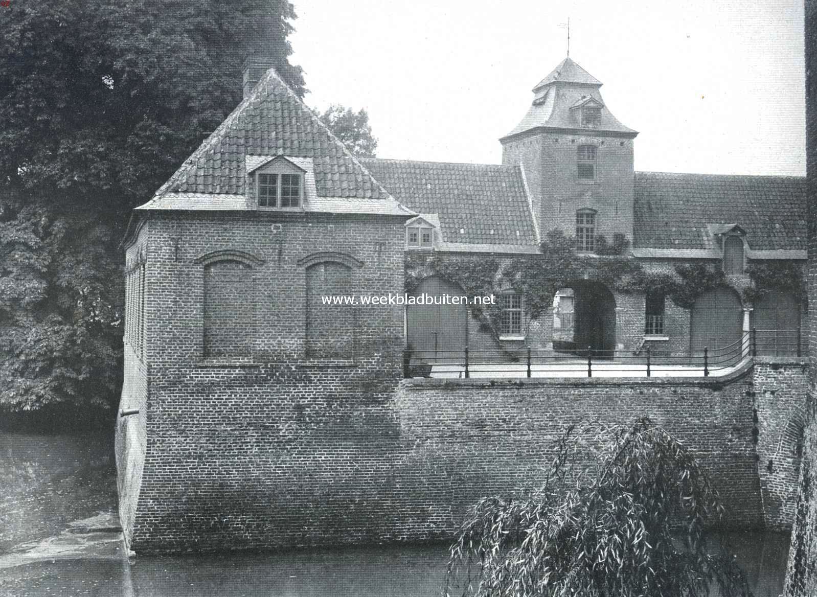 Het Kasteel Geysteren (L.). De voorburcht, van het Kasteel Geysteren af gezien