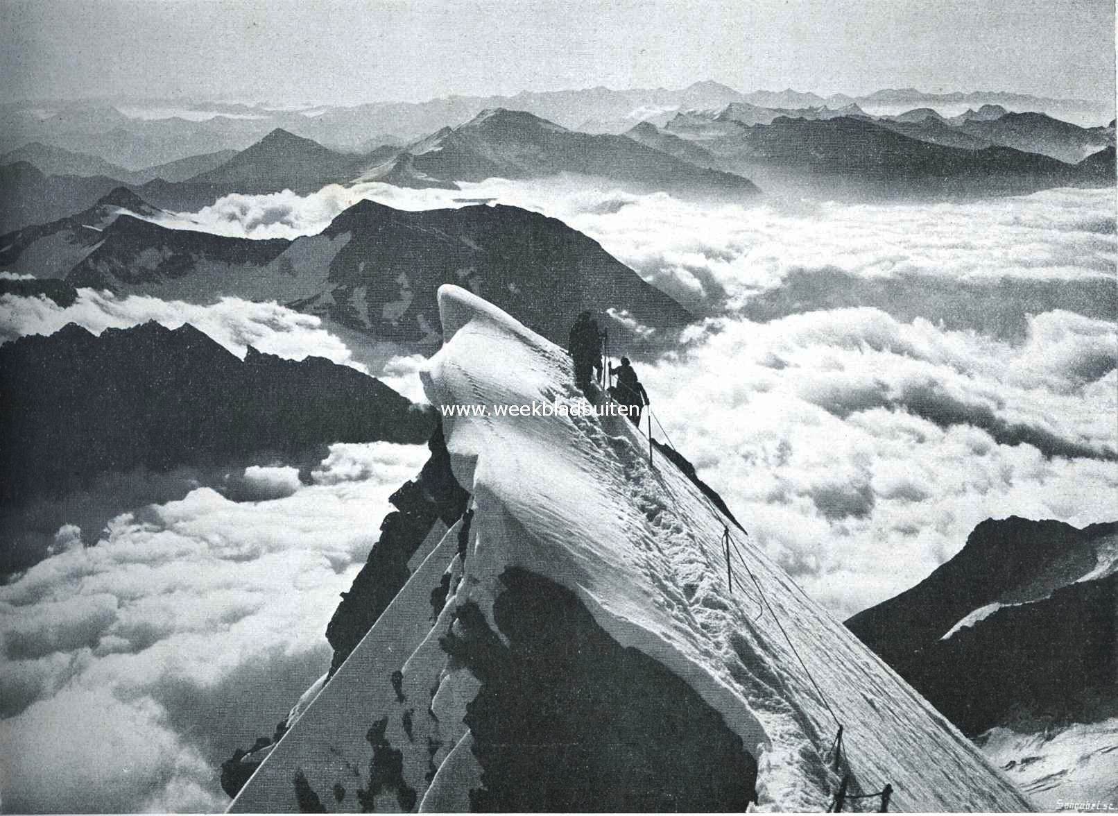 Alpinisme. Uitzicht van den Groszglockner (3748 M.). Op den voorgrond de top van den Kleinglockner (3764 m.)