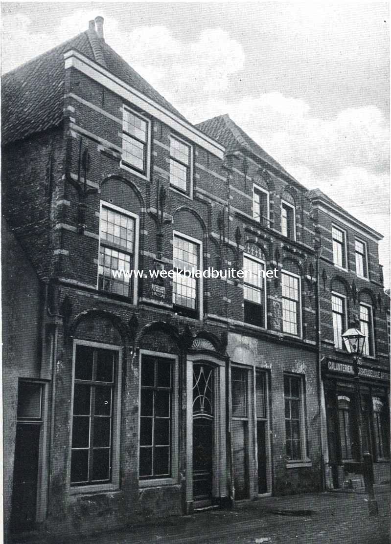 Een merkwaardig visschersstadje. Oude gevels aan de Hoogstraat te Woudrichem
