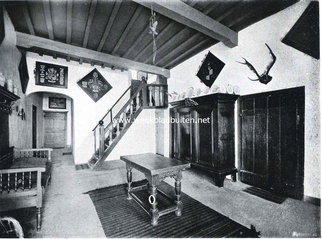 Kasteel Zuidewijn. Gezicht in de oude voorhal