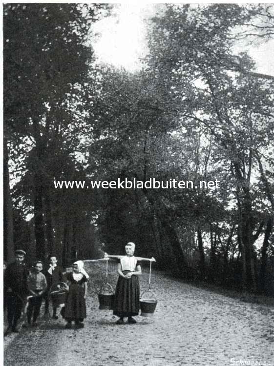 Behoud en bevordering van natuur- en stadsschoon. Straatweg nabij Souburg op Walcheren, eenige jaren geleden toen er nog geen huizen aan gebouwd waren