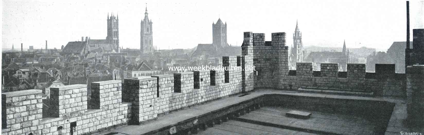 's-Gravensteen te Gent. Gezicht op Gent van het plat van 's-Gravensteen