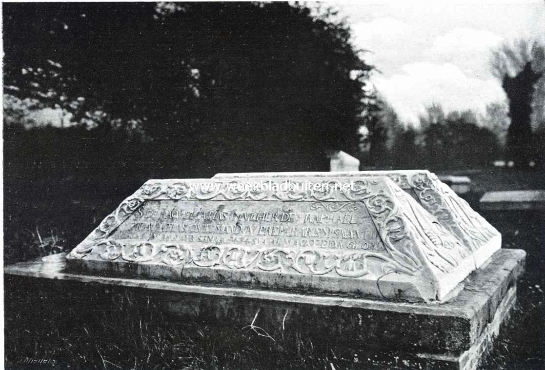 Mooie grafsteenen op de begraafplaats der Portugeesche Joden te Ouderkerk aan den Amstel, die in 1616 is aangelegd