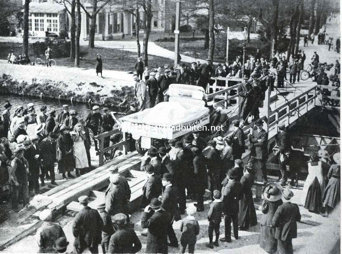 Het concours der auto-vrachtwagens. Brug te Assen, versterkt, om de kolossen overtocht te verleenen