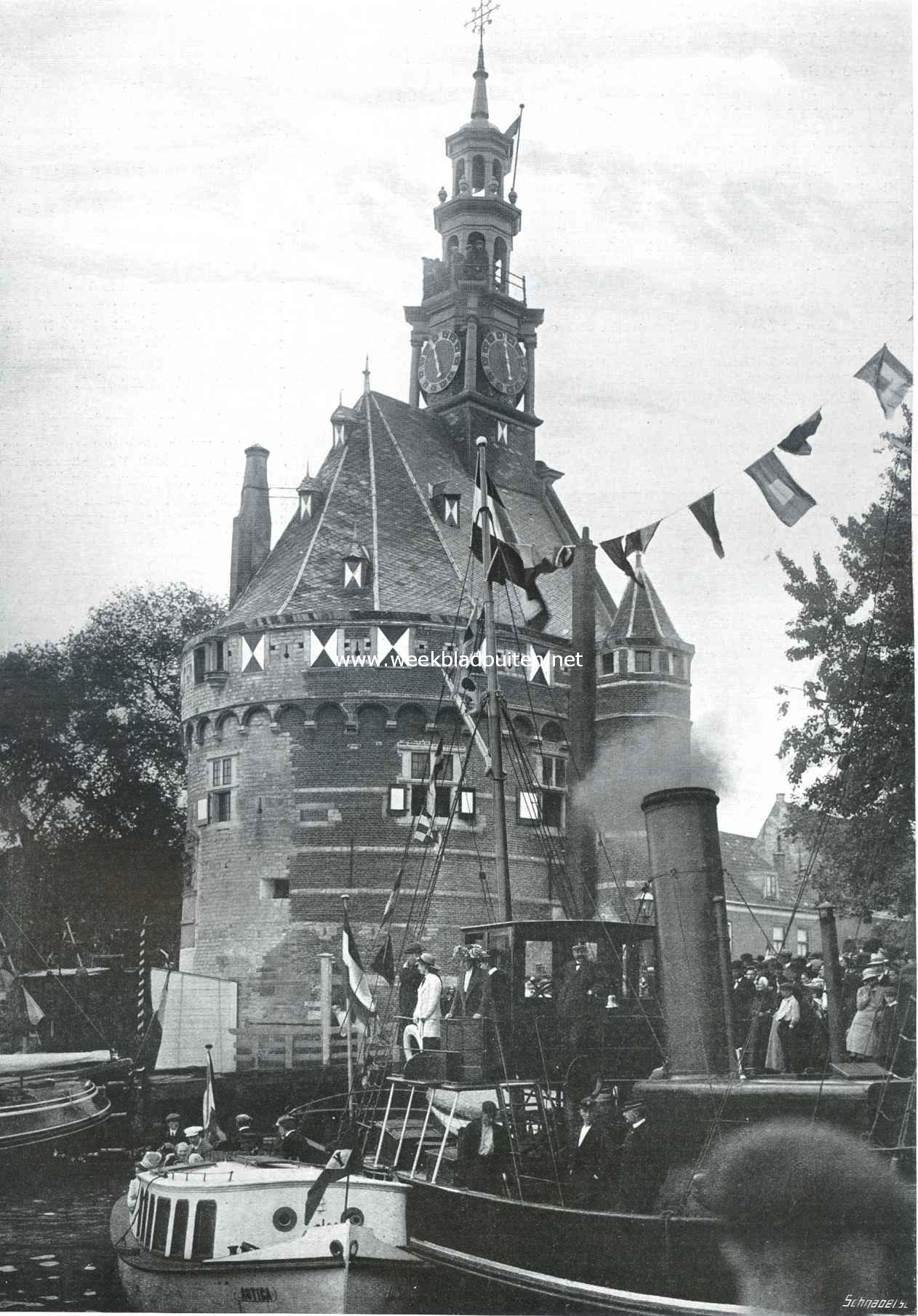 De oude hoofdtoren te Hoorn tijdens de feesten ter gelegenheid van de opening der nieuwe vluchthaven