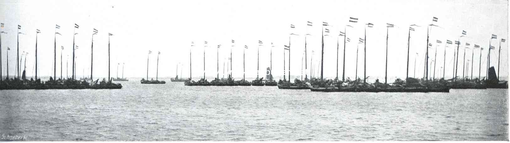 De vloot-revue van visschersvaartuigen op de Zuiderzee voor Hoorn, op 5 Mei l.l.