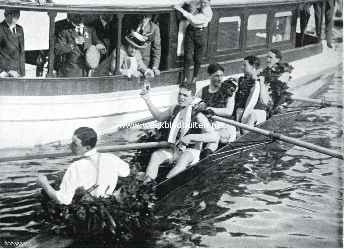 De studenten-roeiwedstrijd op de Schie bij Delft. De overwinnaars (de oude vier van 