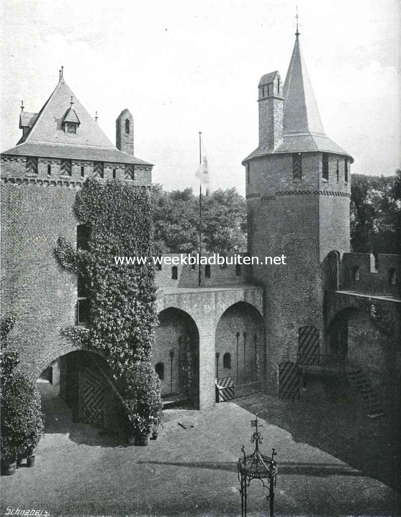 In 't kasteel van Hooft. Het Muiderslot, hoek van het slotplein