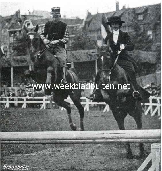 Het concours-hippique van 30 Mei - 1 Juni te Amsterdam. Sauts Coupls. Mevrouw van Manen (Ginneken) en Luit. Tyssens (Luik), met Sunrise (1e Prijs)