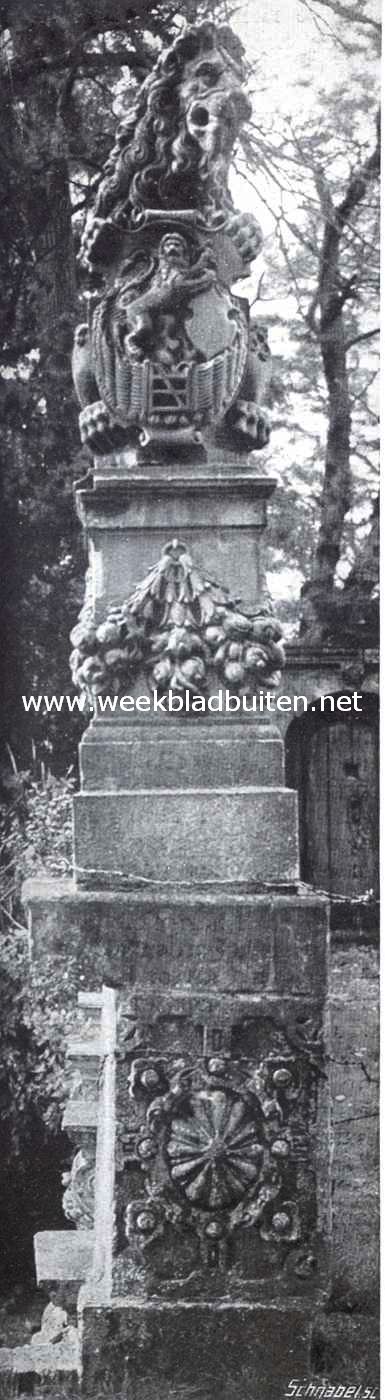De Rune van Heemstede. Pilaar van de slotbrug 1