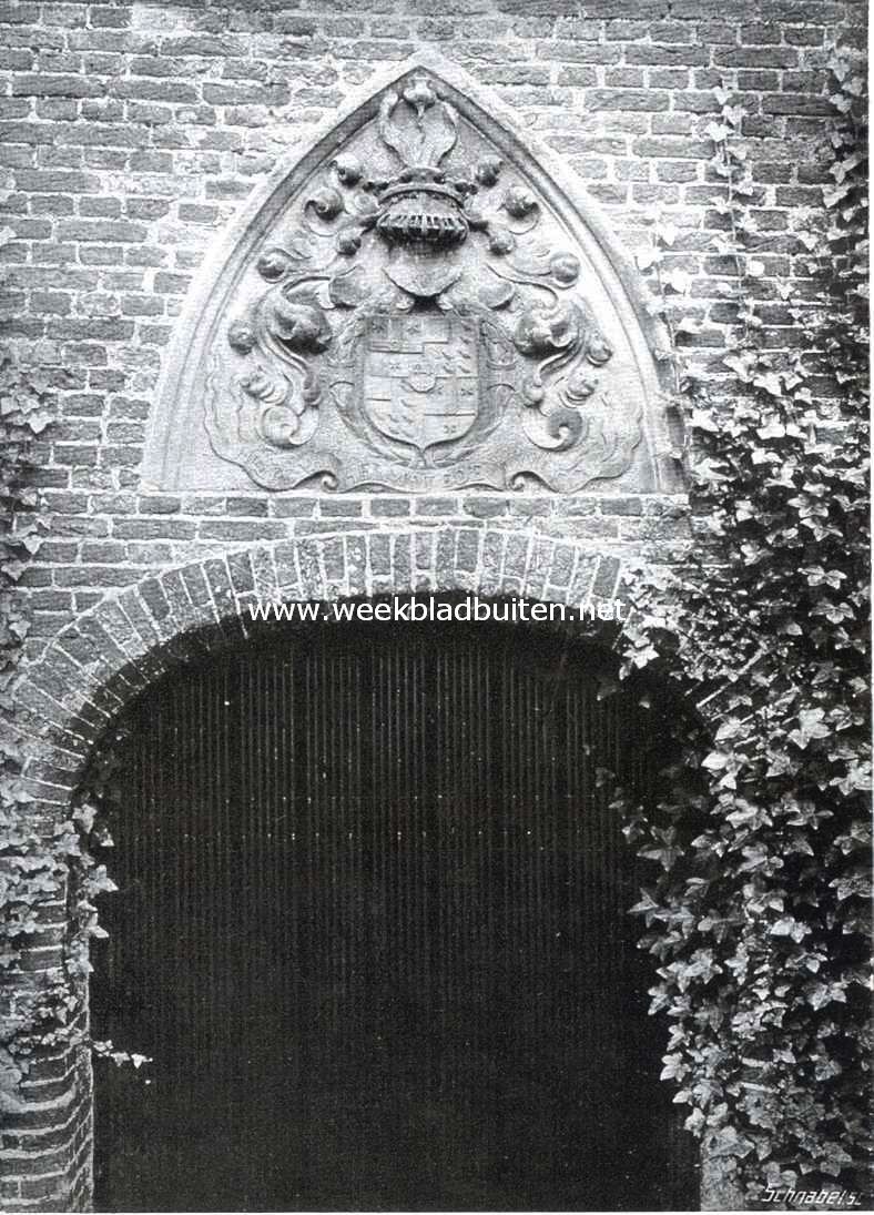 De Rune van Heemstede. Overblijfselen van het kasteel van Heemstede. Poortje met wapen
