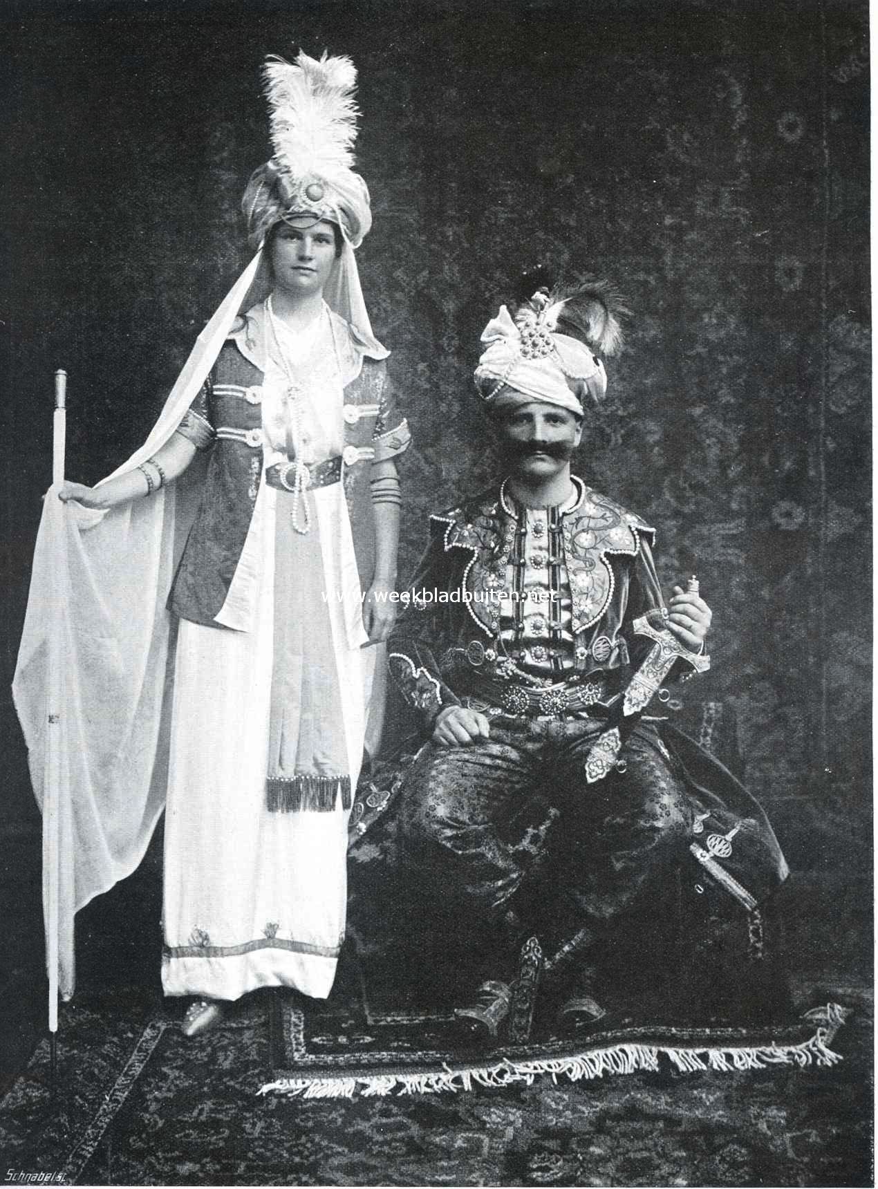 De Delftsche Lustrum-feesten. Abbas de Groote, Shah-in-Shah (de heer C.T. Stork D.Wzn.) met de liefste zijner koninginnen