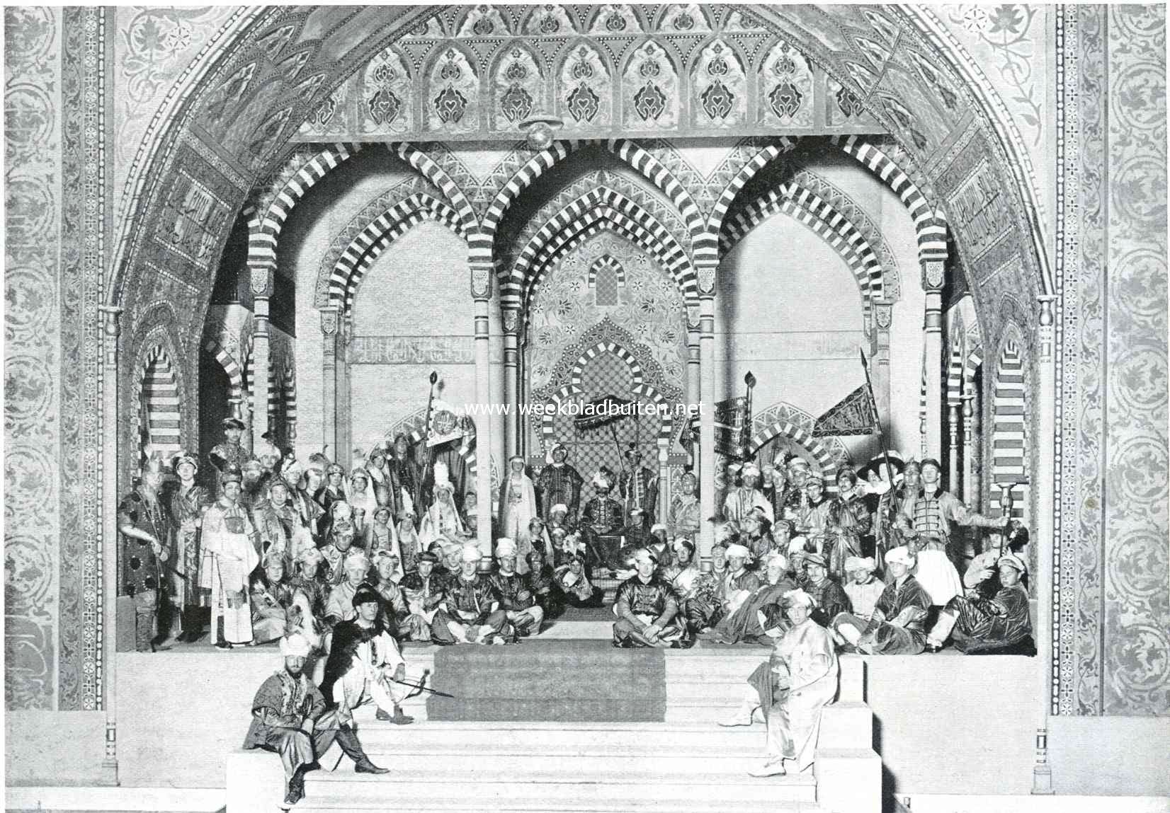 De Delftsche Lustrum-feesten. De cour in de Perzische zaal