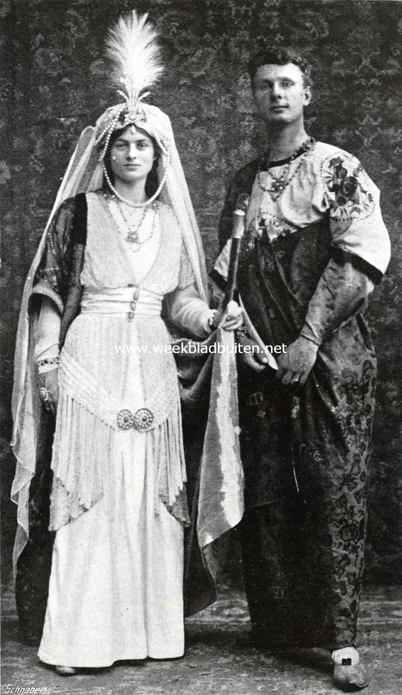 Het Perzische spel te Delft. Prinses Nighara (Mej. A.W. Roes) en de roofridder-minstreel Kurrogloe (de heer J. Ph. Tollenaar)