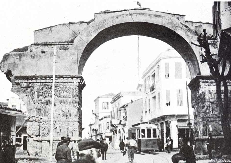 De oude Romeinsche triumfboog te Saloniki