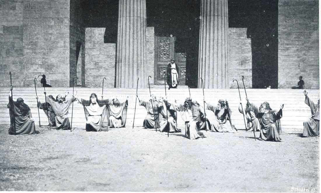 Oedipus en de Oedipus-vertooning op Sonsbeek te Arnhem. De grijsaards roepen Zeus en Apollo aan